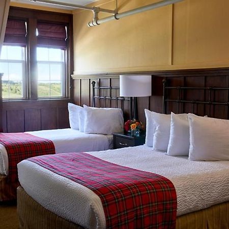 Prince Of Wales Hotel Waterton Park Exterior photo