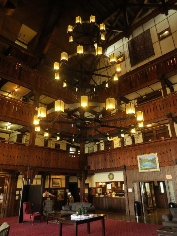 Prince Of Wales Hotel Waterton Park Exterior photo
