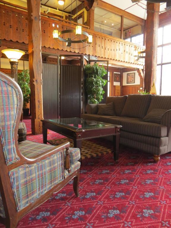 Prince Of Wales Hotel Waterton Park Exterior photo