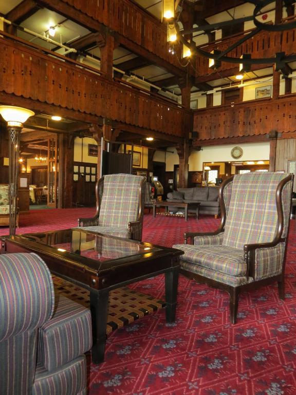 Prince Of Wales Hotel Waterton Park Exterior photo