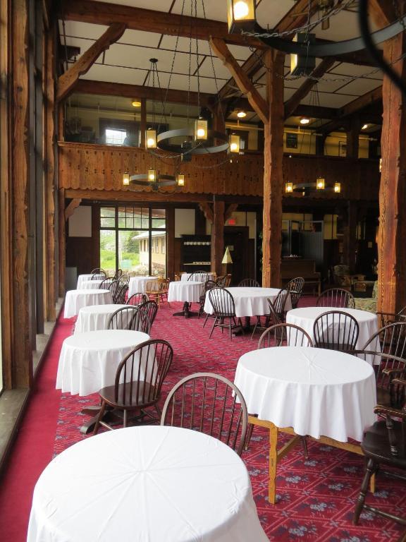 Prince Of Wales Hotel Waterton Park Exterior photo